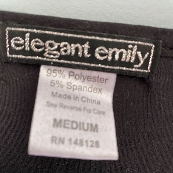 Women’s elegant Emily if I can’t bring my dog I’m not coming graphic T-shirt - Picture 4 of 4